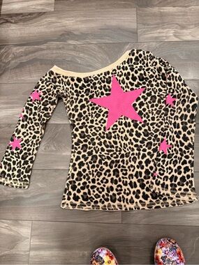 Woman’s ' Leopard Print Long Sleeve Top with Pink Stars